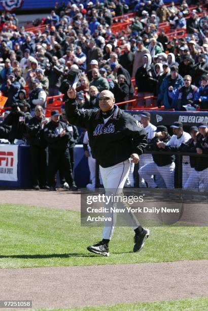 Art Howe, the New York Mets' new manager, tips his hat to a cheering opening day crowd before his team faced the Chicago Cubs at Shea Stadium. The...