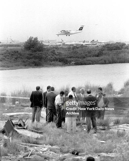 As plane lands in background police surround body dumped in remote area of JFK, Body remains of the serial killer Joel Rifkin.