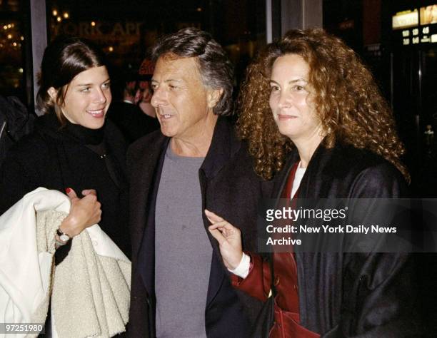 Dustin Hoffman arrives with his daughter Jenna and wife Lisa for the premiere of the movie "Bringing Out the Dead" at the Ziegfeld Theater.