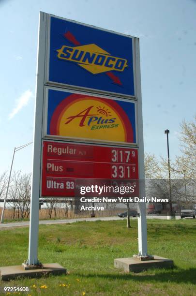 High Gas Prices New Yorkers Rush to New Jersey to Fill Up at the Vince Lombari rest stop on The Jersey Turnpike.