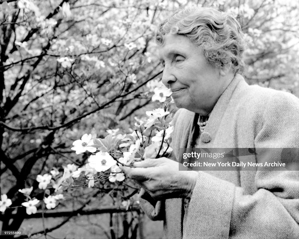 Helen Keller on her four-acre estate, "Arcan Ridge," near We