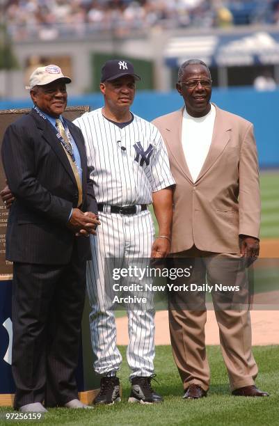 Baseball Hall of Famers Willie Mays and Hank Aaron flank fellow Hall of Famer and former New York Yankee Reggie Jackson during 56th annual Old...