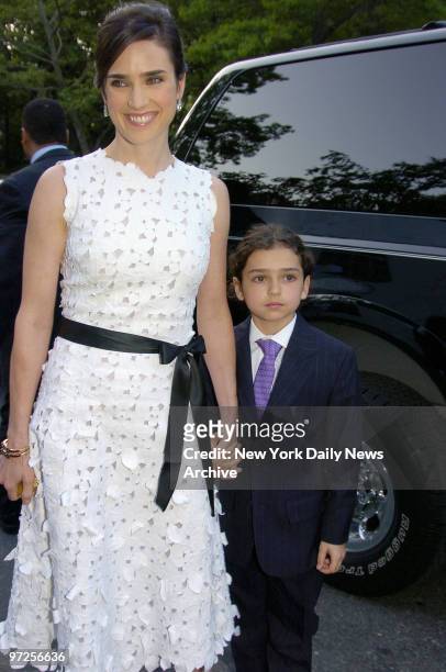 Honoree Jennifer Connelly and her son, Kai, arrive at Tavern on the Green for the Fresh Air Fund's Annual Spring Gala honoring American Heroes.