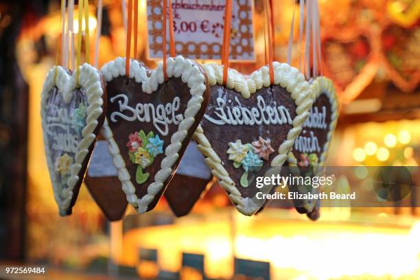 lebkuchenherzen heart-shaped gingerbread cookies at the lubeck christmas market - north sea market stock pictures, royalty-free photos & images