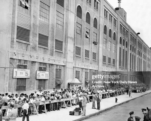 Even before the mighty Babe's body was taken to Yankee Stadium to lie in state, crowds had lined up to pay Babe Ruth homage. When this picture was...