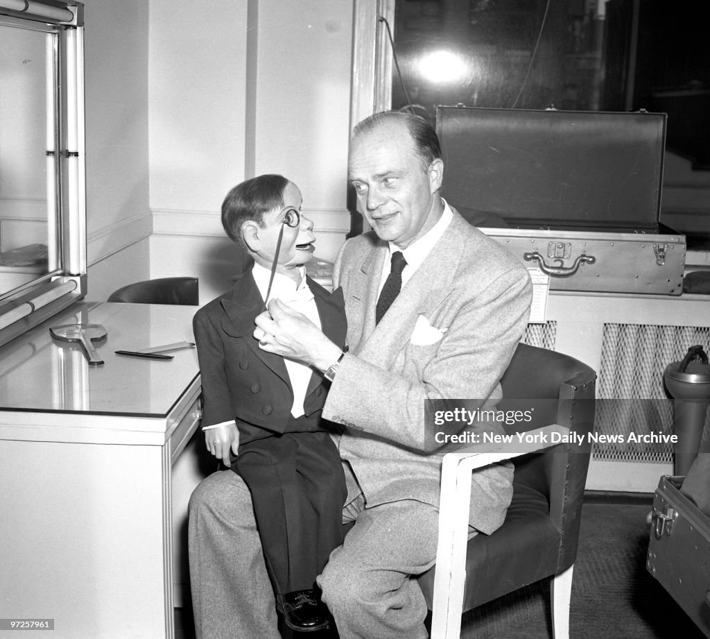 BERGEN, EDGAR-ACTOR , Edger Bergen, "News" Color Studio, Sho
