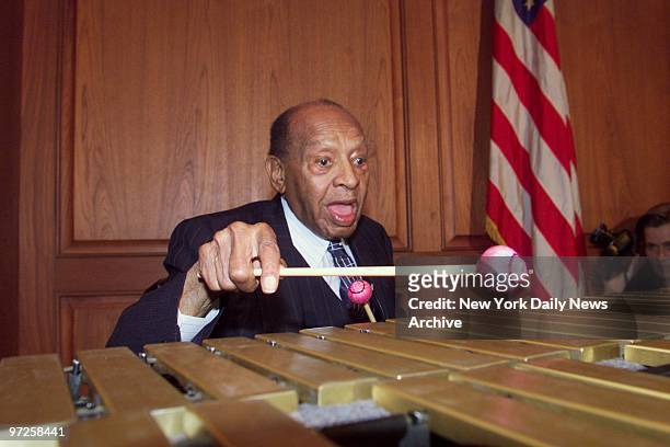 Jazz legend Lionel Hampton shows he still has his incomparable touch at the Smithsonian Institution, where he donated his vibraphone.