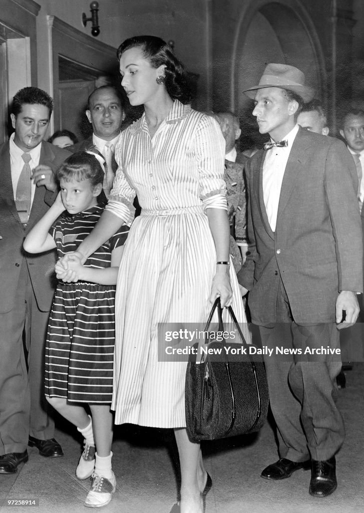 Bess Myerson, shown at Supreme Court as she leaves with daug
