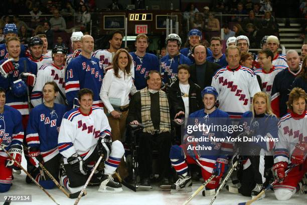 Christopher Reeve is joined by his wife, Dana, and son, Will, and an array of celebs and players at Madison Square Garden. They all got together for...