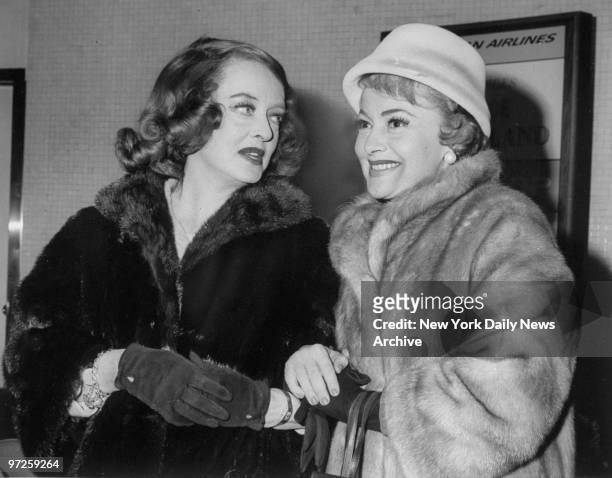 Bette Davis and Olivia De Havilland arrive at Kennedy Airport to attend the opening of the movie "Hush, Hush, Sweet Charlotte" in New York.