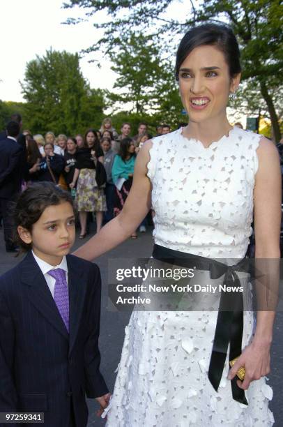 Honoree Jennifer Connelly and her son, Kai, arrive at Tavern on the Green for the Fresh Air Fund's Annual Spring Gala honoring American Heroes.