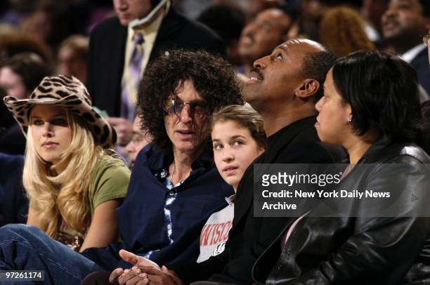 Howard Stern, girlfriend Beth Ostrosky and daughter Ashley sit with new New York Mets' manager Willie Randolph during game between the New York...