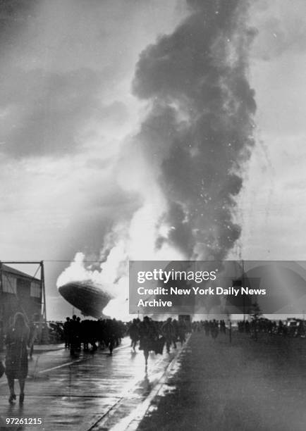 Hindenburg Exploding Color 88 Hindenburg Explodes In 1937 Stock Photos, High-Res Pictures, and ...