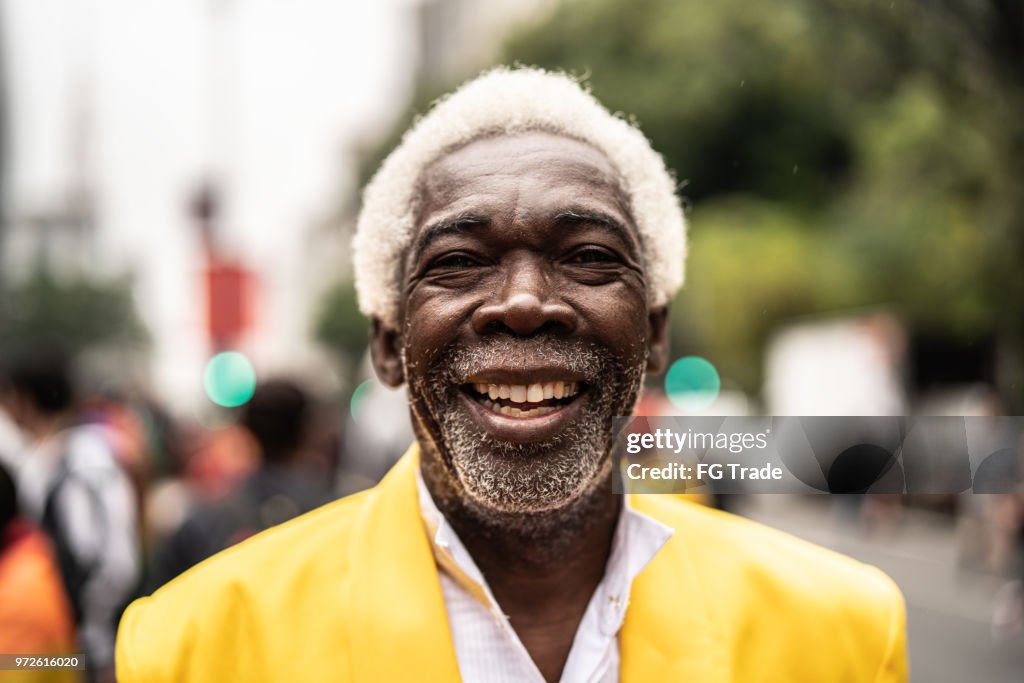 Retrato de sonriente hombre Senior