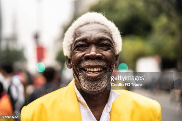 portrait of smiling senior man - afro hairstyle stock pictures, royalty-free photos & images