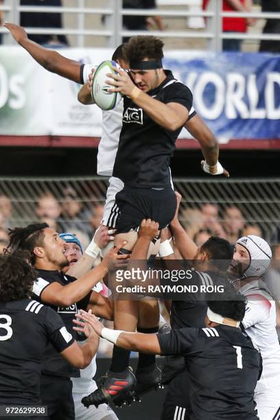 New-Zealand's lock Laghlan McWhannel grabs the ball during the U20 World Rugby union Championship semi-final match between France and New-Zealand at...