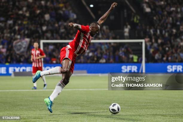 Fifa 98's retired Jamaican sprinter Usain Bolt controls the ball during an exhibition football match between France's 1998 World Cup's French...