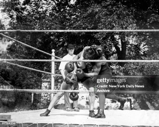 In his training quarters at Manhasset, Long Island, Harry Greb was training hard with Young Frankie. Harry will meet Johnny Wilson on August 31.