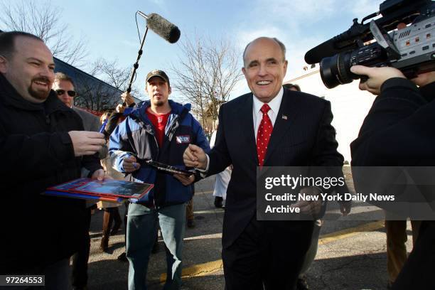 Rudy leaves a campaign stop at Suzie's Diner in Hudson., Rudy Giuliani bus tour of New Hampshire., Suzie's Diner in Hudson, NH.