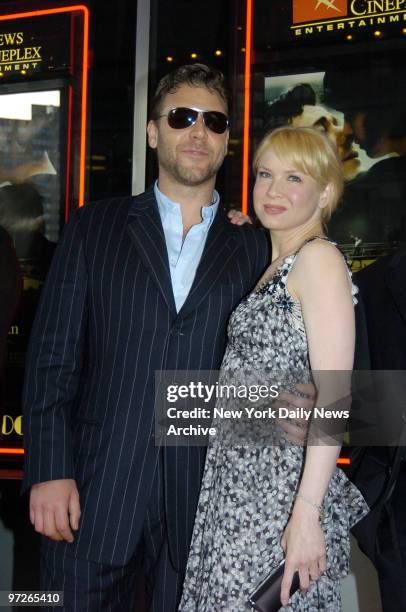 Russell Crowe and Renee Zellweger attend a screening of "Cinderella Man" to benefit the Children's Defense Fund at the Loews Lincoln Square Theater....