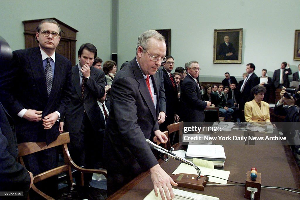 Independent counsel Kenneth Starr ends his testimony questio