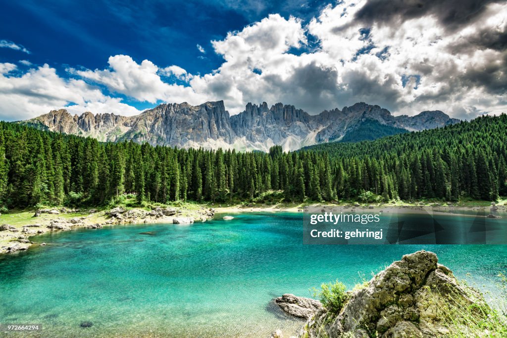 Lago di Carezza-Karersee, cerca de Bolzano, Trentino-Alto Adige, Italy