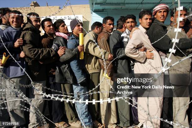 Fallujah Police Force Photos and Premium High Res Pictures - Getty Images