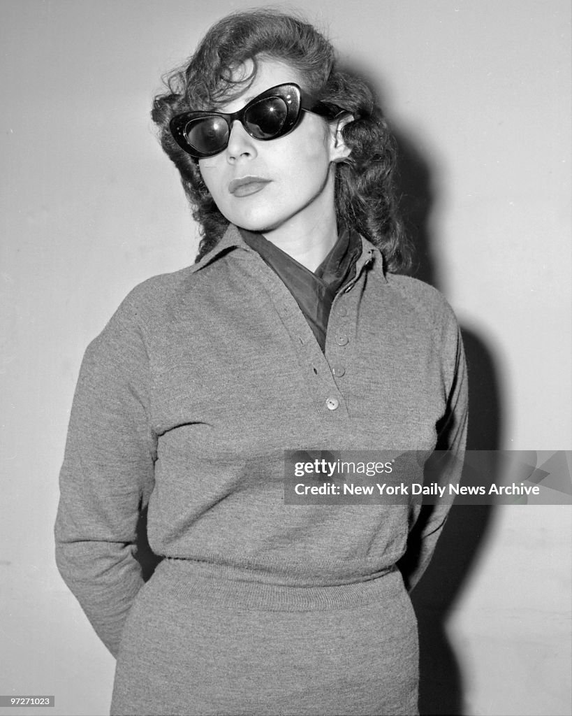 Linda Ris Linda Riss at Bronx County Court for Burton Pugach bail hearing., News ...