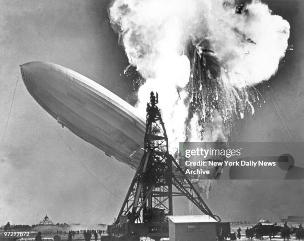 Airship Exploding Hindenburg 1937 Photos and Premium High Res Pictures - Getty Images