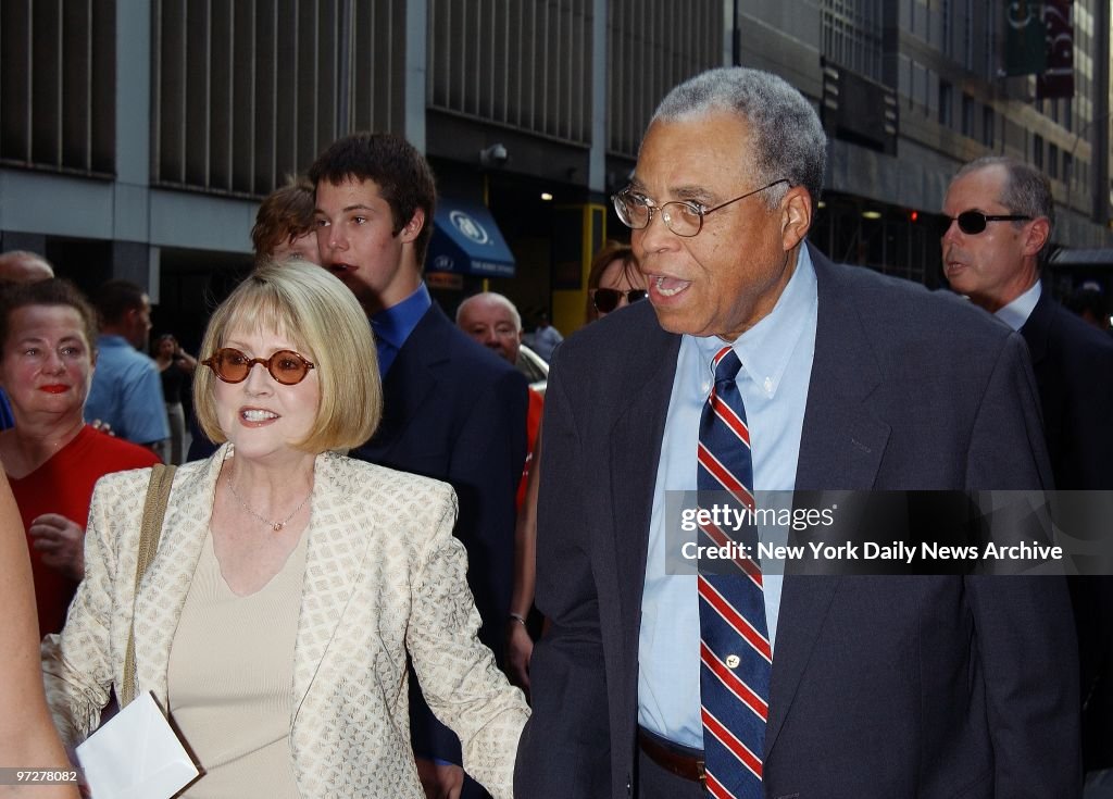 James Earl Jones and his wife, actress Cecilia Hart, arrive 