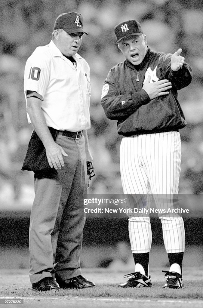 New York Yankee manager Buck Showalter argues a safe call on
