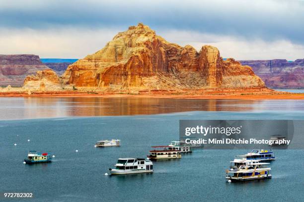 wahweap marina near page, arizona - butte rocky outcrop stock pictures, royalty-free photos & images