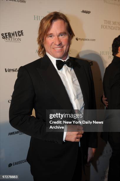 The Huffington Post Pre-Inaugural Ball and count down to a New Era at the Newseum, In Washington DC. Star studded gala. Actor Val Kimler looking good.