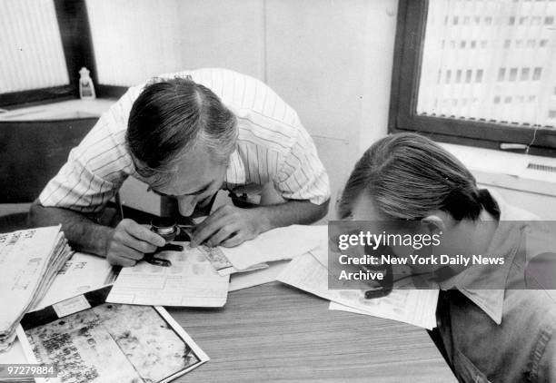 James Chillis and Robert Craft identifing prints of David Berkowitz.