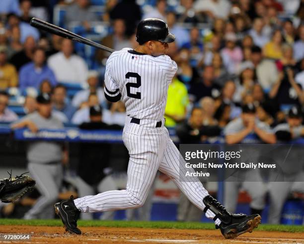 Yankees vs Chicago White Sox at Yankee Stadium., New York Yankees shortstop Derek Jeter gets a base hit in the 1st inning putting in 1st place on the...