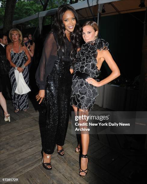 Naomi Campbell and Victoria Beckham at the CFDA Fashion Awards held in the New York Public Library ?