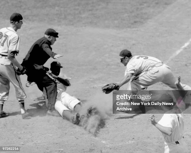 Brooklyn Dodgers' Jackie Robinson eludes Jones' tag in third to score from first on Gil Hodges' single.