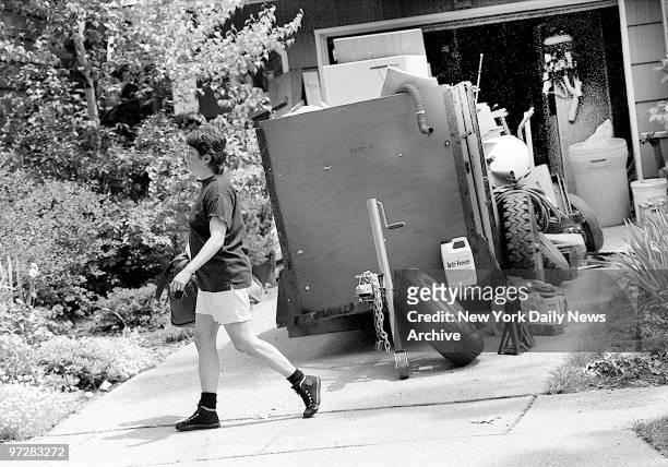 Jan Rifkin, sister of confessed serial killer Joel Rifkin, leaves East Meadow L.I. Home.