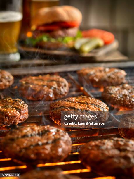 hamburgers on the bbq with beers - burger on grill imagens e fotografias de stock