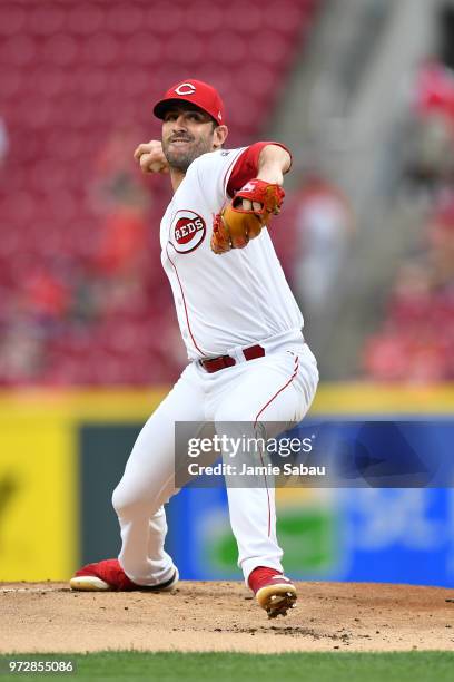 Matt Harvey of the Cincinnati Reds pitches against the St. Louis Cardinals at Great American Ball Park on June 8, 2018 in Cincinnati, Ohio.