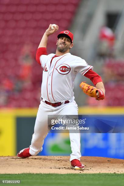 Matt Harvey of the Cincinnati Reds pitches against the St. Louis Cardinals at Great American Ball Park on June 8, 2018 in Cincinnati, Ohio.