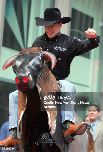 Justin's First Bull Ride 1,887 Justin Mcbride Stock Photos, High-Res Pictures, and Images ...