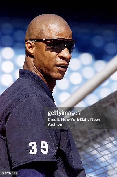 New York Yankees' Darryl Strawberry takes batting practice in preparation for Game 2 of the American League division series against the Arizona...