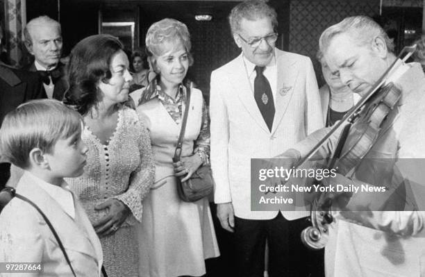 Sen. Robert Byrd plays fiddle for Democratic National Convention attendees.