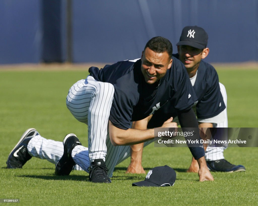 New York Yankees' Derek Jeter (left) and Jorge Posada do som