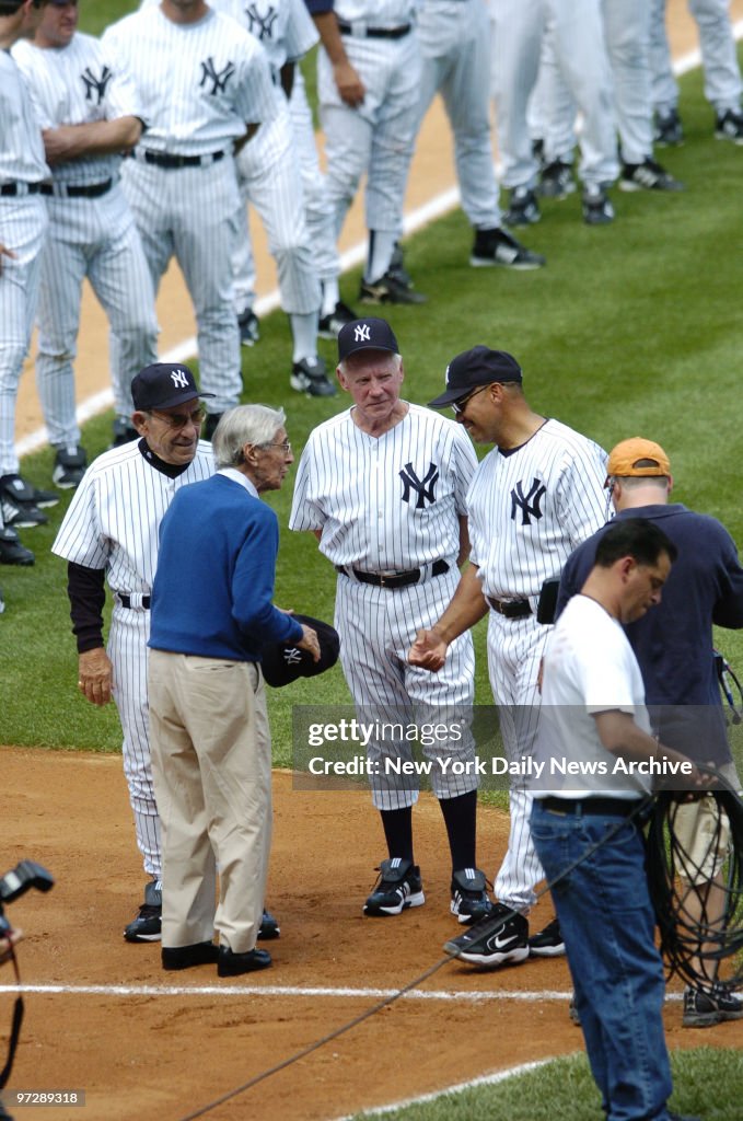 Former New York Yankees' shortstop Phil Rizzuto (in blue) ta