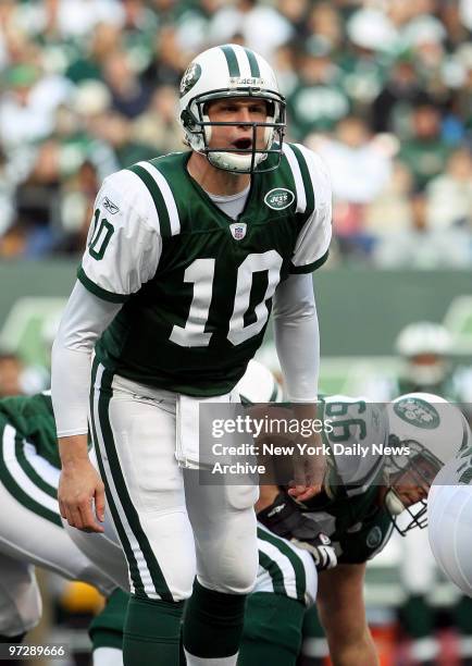 New York Jets' quarterback Chad Pennington calls out plays at the line of scrimmage during the second half of a game against the Houston Texans at...