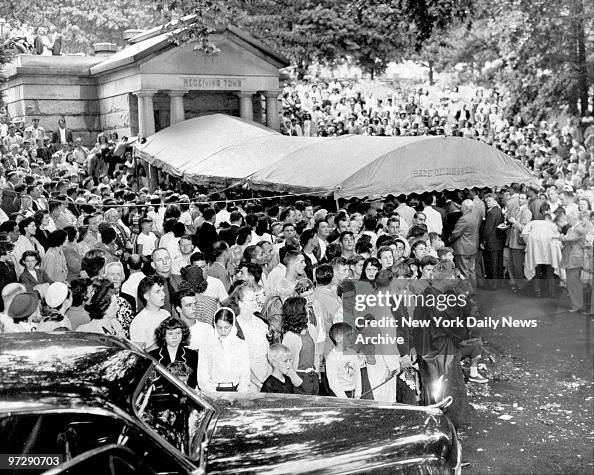 Babe Ruth Graveyard Services for Babe Ruth at the Gate of Heaven Cemetery in Hawthorne ...
