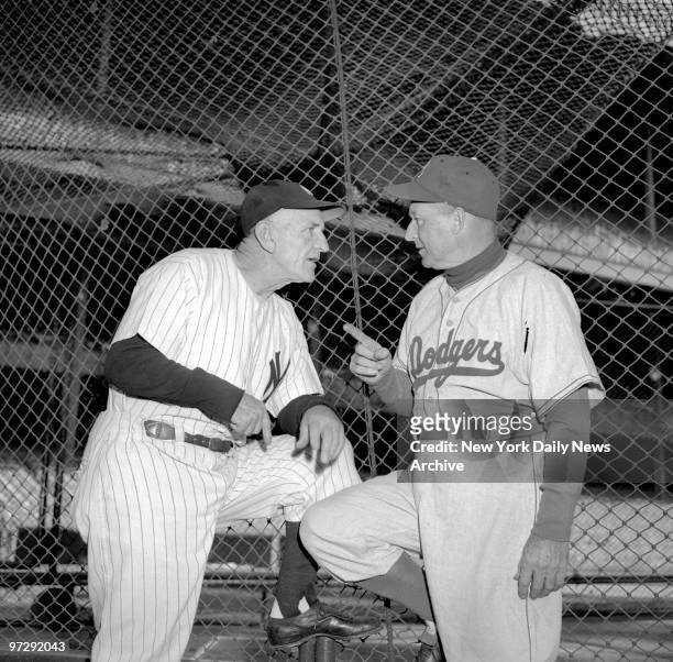 New York Yankees' manager Casey Stengel and Brooklyn Dodgers' manager Chuck Dressen talk about the World Series.