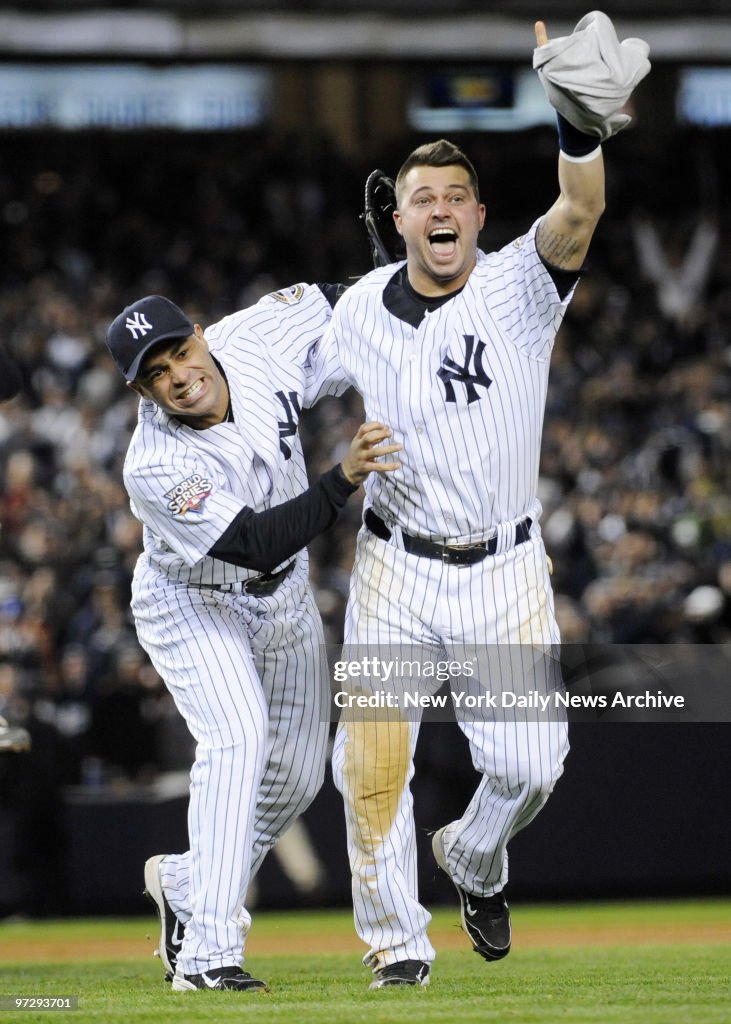Jerry Hairston Jr. (l.) and Nick Swisher celebrate after the